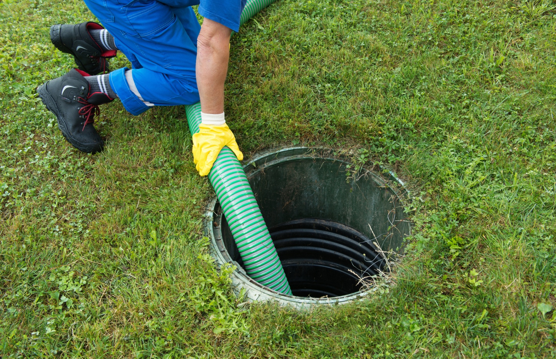 Septic tank pump-out — Mill Bay